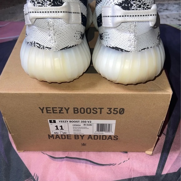 Adidas yeezy boost 350 v2 “Zebra” - Picture 4 of 4